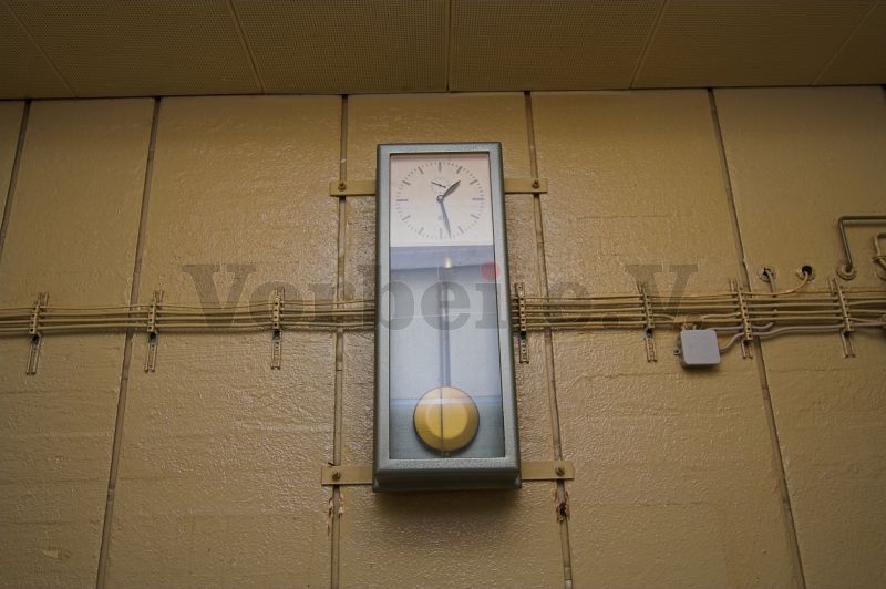 Noch vorhandene Original-Mutteruhr: In dieser GSVBw wurde die Mutteruhr wie in der MIF vorgesehen im Raum 7 installiert.