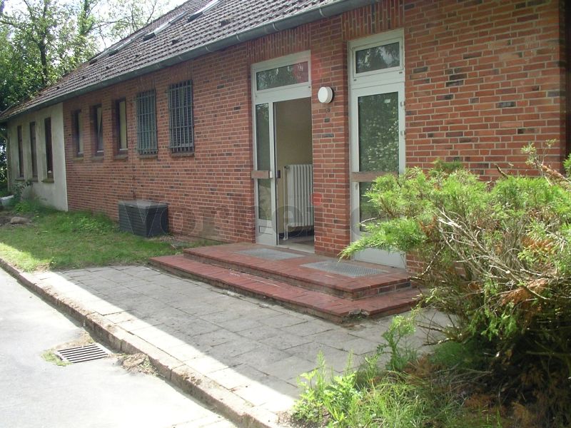 Der Seiteneingang am Unterkunftsgebäude.