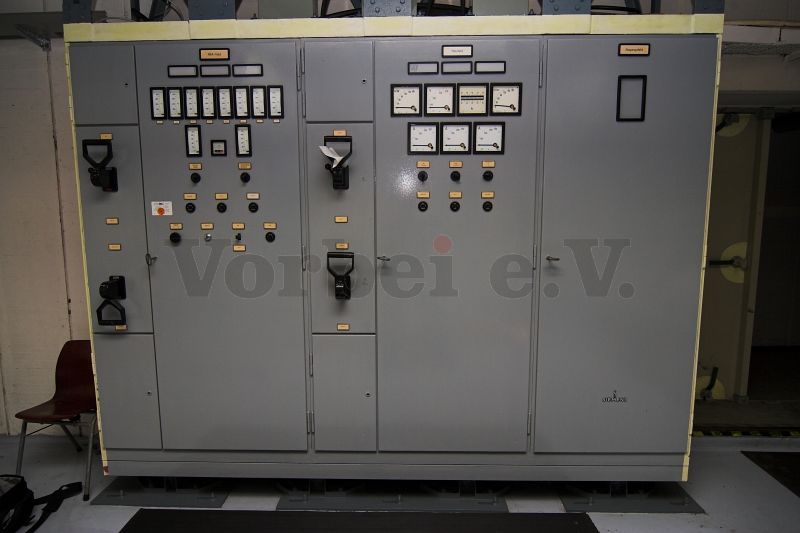NEA-, Netz- und Abgangsschaltfeld in Siemens-Ausstattung. Die Anlage ist Spannungsfrei, da alle Versorgungsleitungen zur GSVBw unterbrochen wurden.