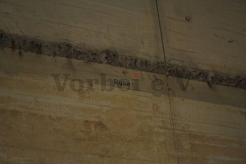 Durch die Bauarbeiten wurde eine Wandbeschriftung freigelegt, die zuvor durch einen Lüftungskanal verdeckt wurde.