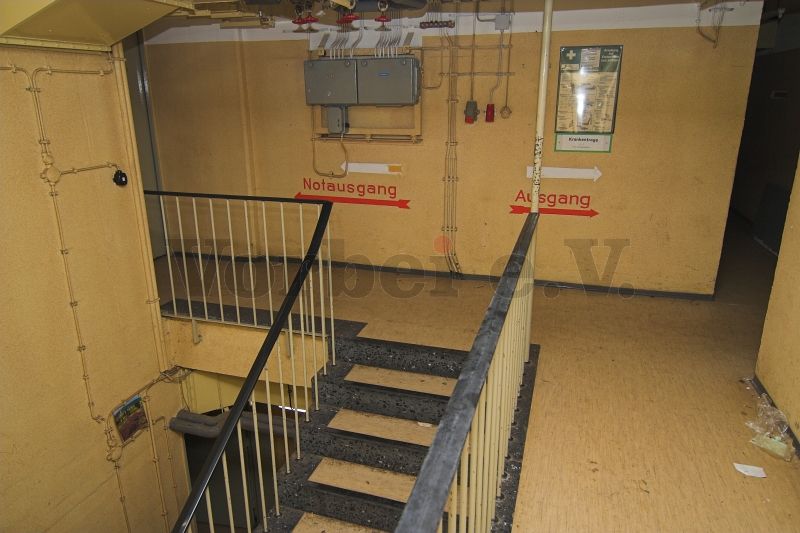Treppenbereich im Inneren des Warnamts-Bunkers.