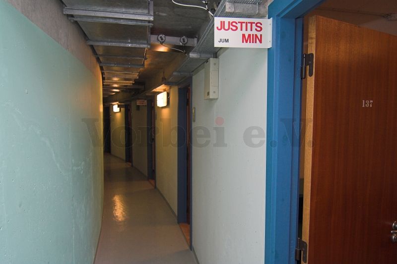 Die Betriebsräume befinden sich in zwei Ringen, die jeweils über 2 Etagen verfügen. Die Ringstruktur kann hier deutlich am Verlauf des Betriebsweges erkannt werden. Die Räume tragen Funktionsbezeichnungen; hier z.B. der Raum für das Justiz-Ministerium.