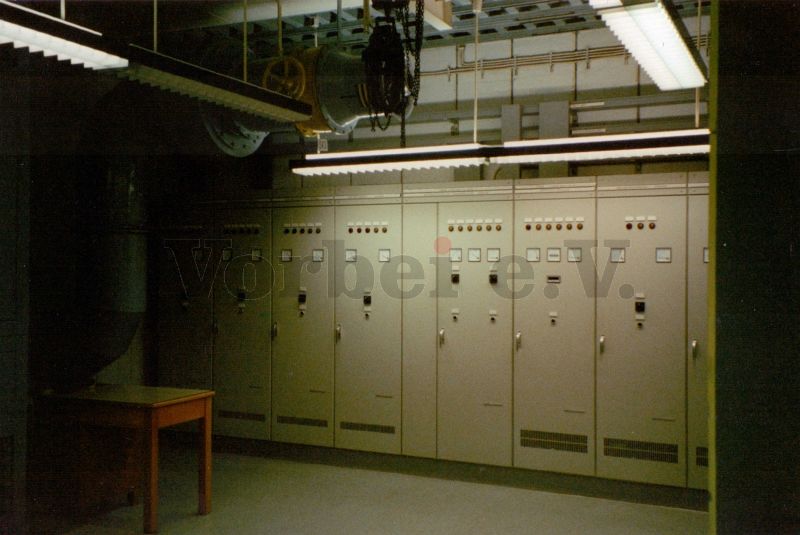 Fernmeldestromversorgungsanlage der DBP im Raum 20: Gleichrichter und Umformeranlage.