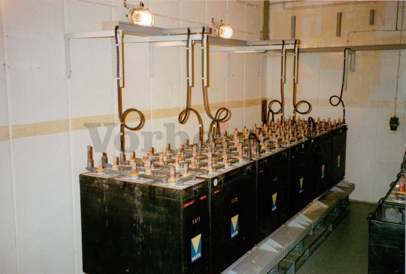 Batterieraum (Raum 5): Bestandteil der unterbrechungsfreien Fernmeldestromversorgungsanlage sowie der Notbeleuchtungsanlage.