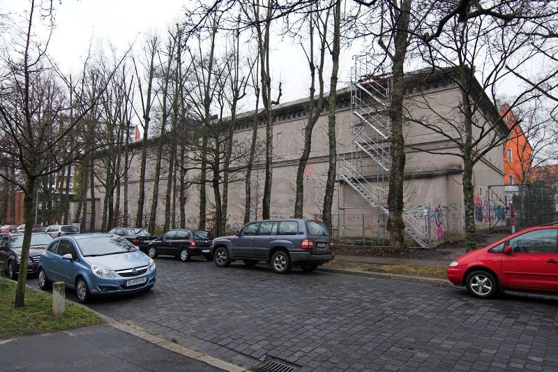 Außenansicht der ehemaligen Zivilschutzanlage Lönsstraße.