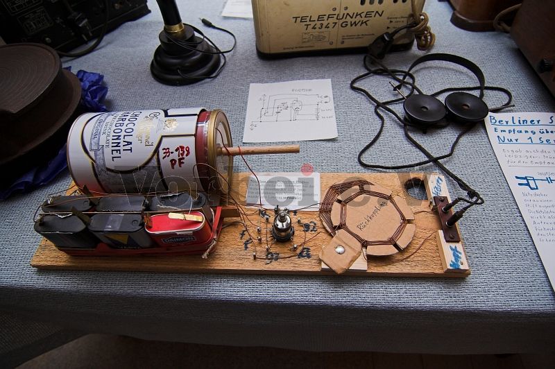 Ein “Notzeiten-Radio”, hergestellt ohne Lötverbindungen aus allgemein verfügbarem Material.
