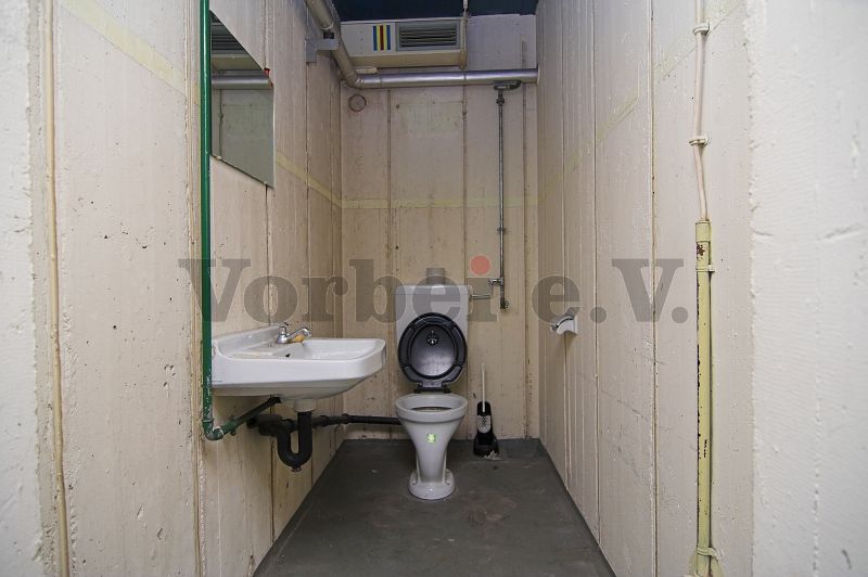 Raum 58: WC im Ankleideraum.