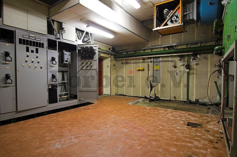 Im NEA-Raum im Bunker (Raum 20) wurde der Dieselmotor einschliesslich Generator und Trägerrahmen sowie die Einbauten der Schaltfelder entfernt.