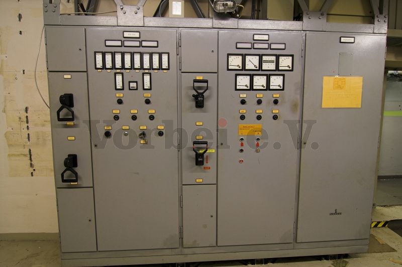 Siemens-Ausrüstung im Raum 20: NEA-Feld, Netz-Feld und Abgangsfeld (von links nach rechts).