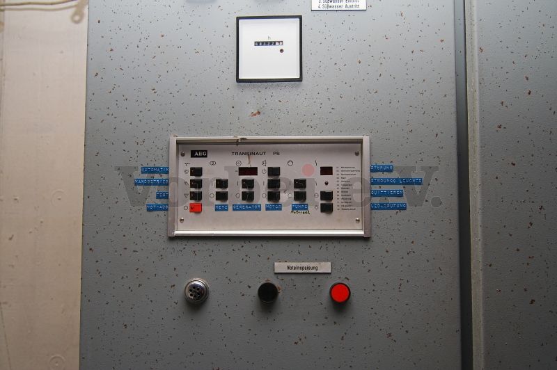 Detailaufnahme des “Transinaut”-Steuergerätes: Die linke Drucktaster-Reihe diente zur Auswahl der Betriebsart.