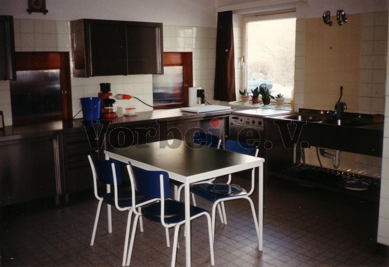 Die Küche im Raum 33 des Unterkunftsgebäudes (Objekt 2).