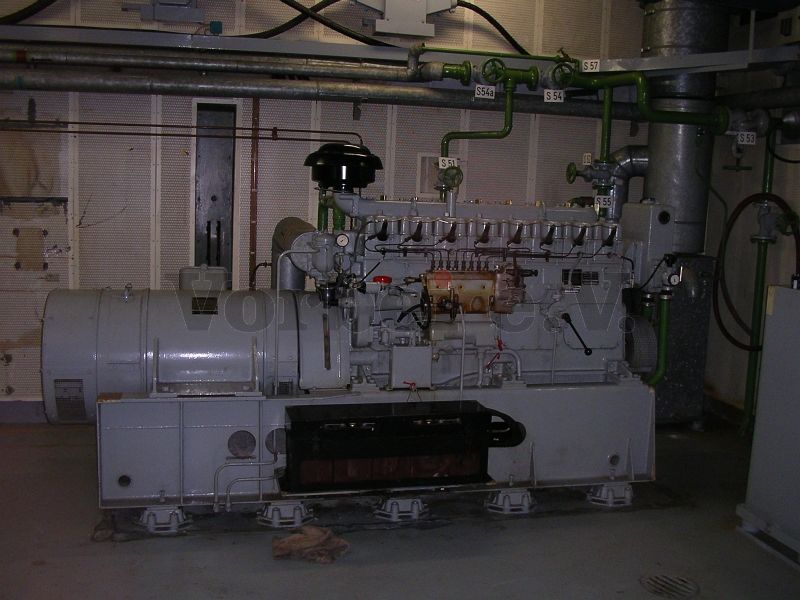Der NEA-Dieselmotor im Raum 20 des Fernmeldebetriebsgebäudes: Vor dem ersten Probelauf mussten viele Arbeitsstunden geleistet und zahlreiche Original-Ersatzteile verbaut werden.