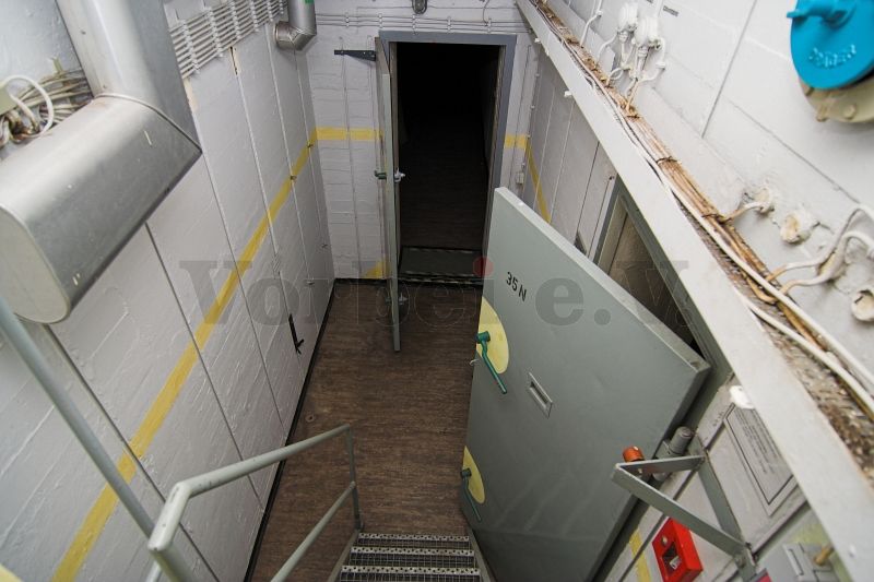 Blick vom Zugang des Kraftstoffvorrates (Raum 26) in den Raum 42.