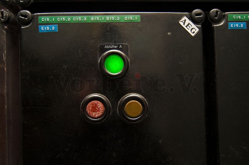 In Betrieb: Das Schaltfeld für Ablüfter A funktioniert ordnungsgemäß. Die Kontrolllampe zeigt den Betriebszustand des Gebläses an.