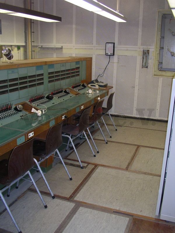 Die Fernsprechvermittlung (Raum 1) wurde mit einer Bestuhlung ausgestattet.
