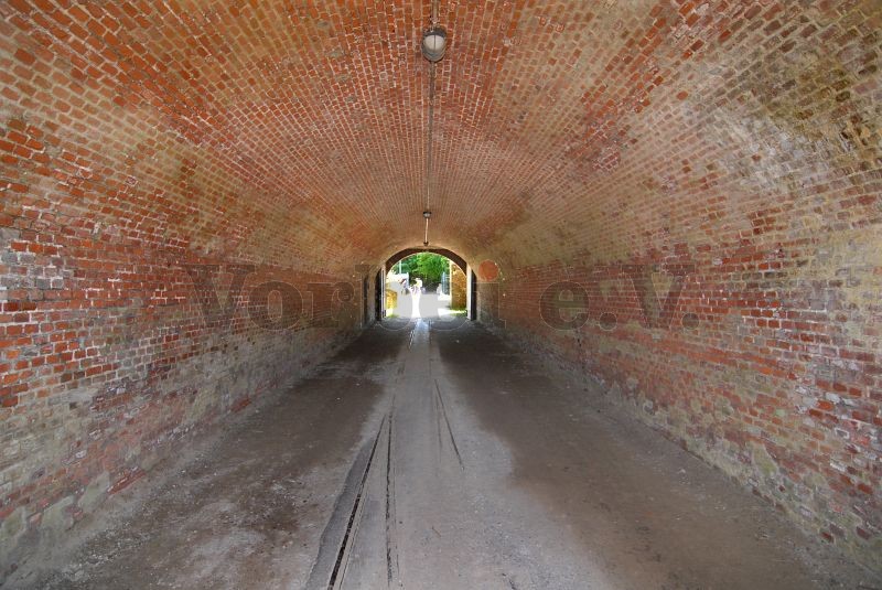 Der Tunnel im Zugangsbereich des Forts.
