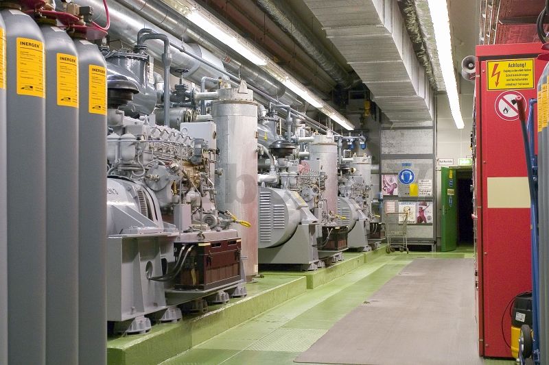Die Netzersatzanlage (NEA) im Raum 20 in der GSVBew 47 Niederbrombach besteht aus 3 Dieselmaschinensätzen.