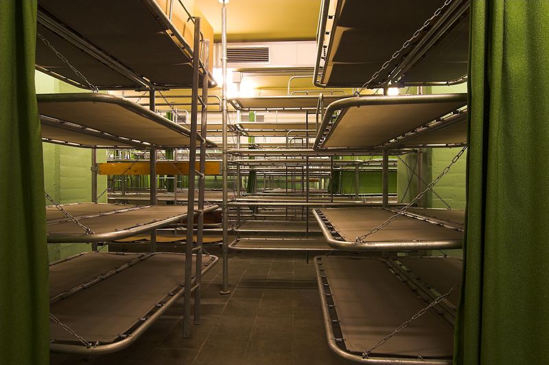 Aufenthaltsraum im Tiefbunker Ernst-August-Platz (Bahnhofsbunker) in der Landeshauptstadt Hannover. Diese Zivilschutzanlage bot 2.100 Schutzplätze für einen 14tägigen Aufenthalt.