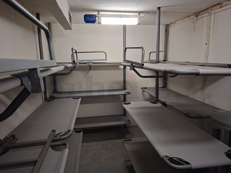 Bedr&uuml;ckende Enge: In diesem Liegeraum im dritten Obergeschoss sind auf einer Fl&auml;che von 10,5 m&sup2; insgesamt 18 Liegepl&auml;tze untergebracht.