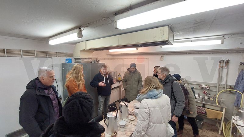 Im original erhaltenen K&uuml;chenbereich wurde die Organisation der Versorgungsabl&auml;ufe f&uuml;r die Schutzsuchenden im Belegungsfall erl&auml;utert.